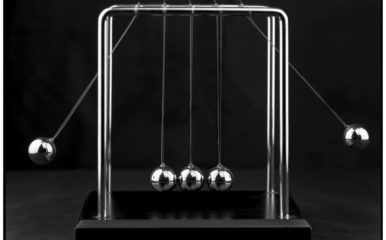Newton's cradle desktop