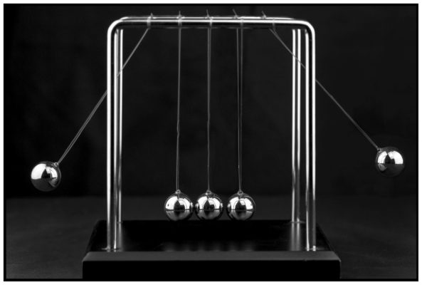 Newton's cradle desktop